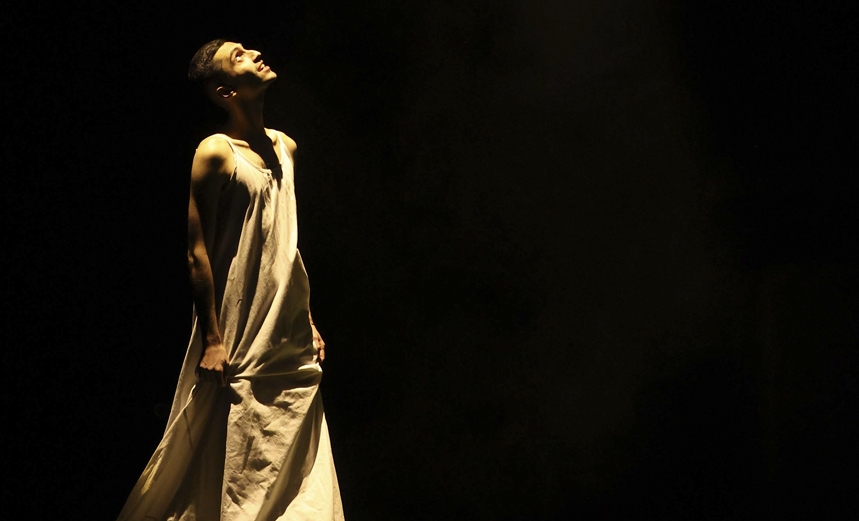 Я Была в дома и ждала, чтоб дождь пришел