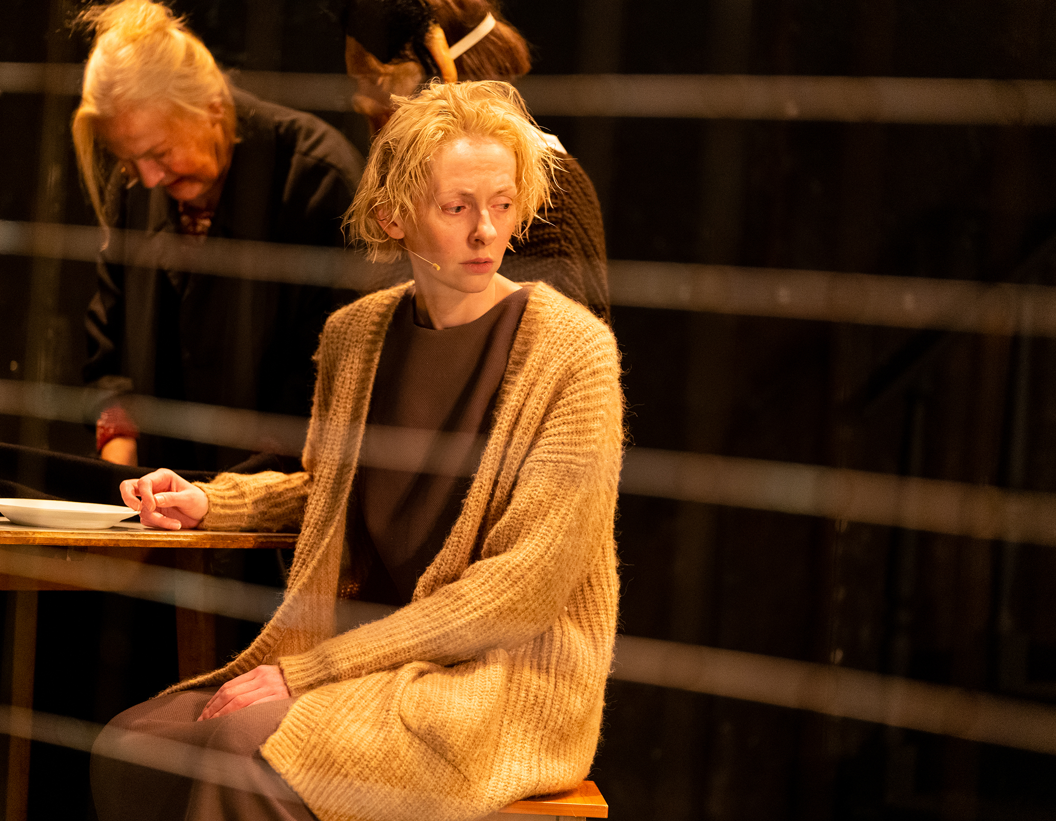 Я была в доме и ждала, чтоб дождь пришел