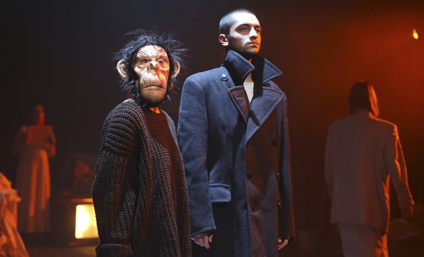 Я Была в дома и ждала, чтоб дождь пришел