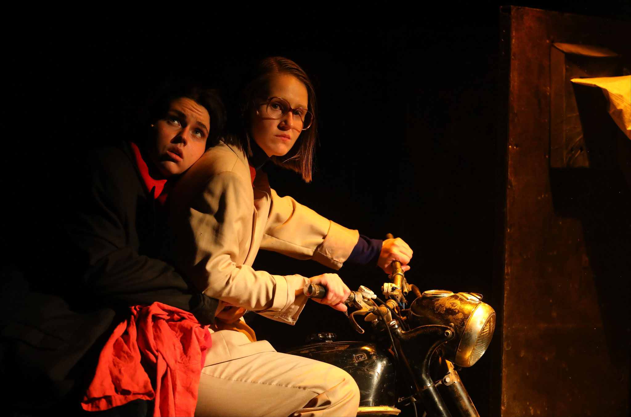 Я была в доме и ждала, чтоб дождь пришел