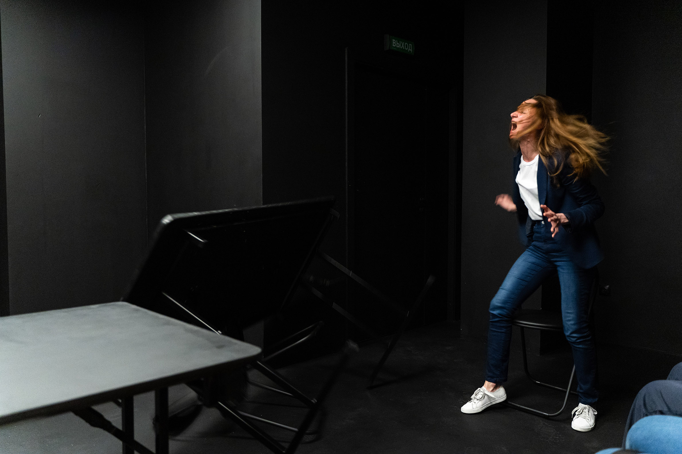 Лицом к стене