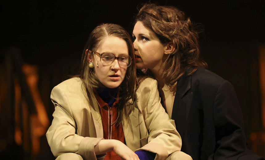 Я Была в дома и ждала, чтоб дождь пришел