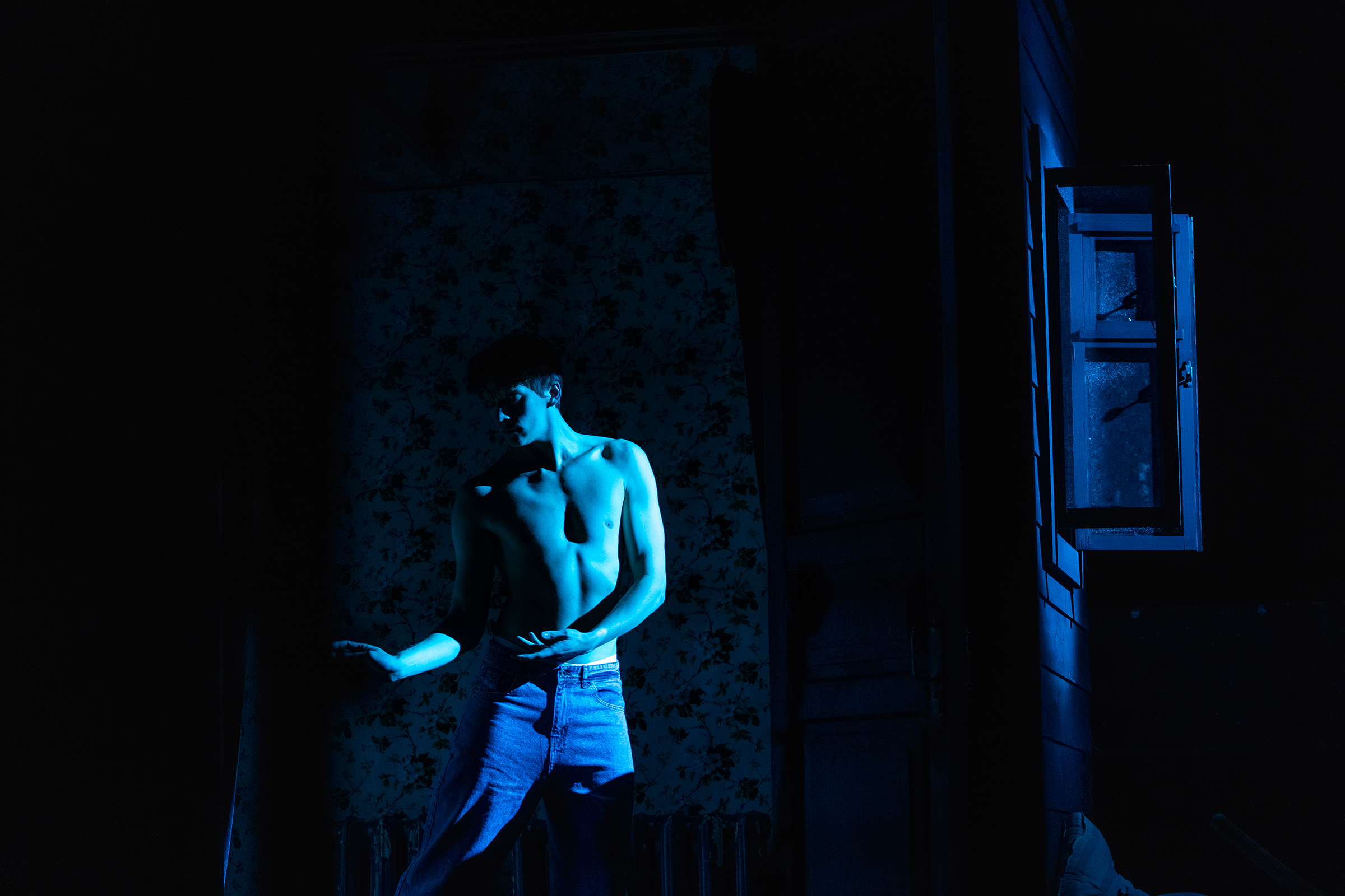 Я была в доме и ждала, чтоб дождь пришел