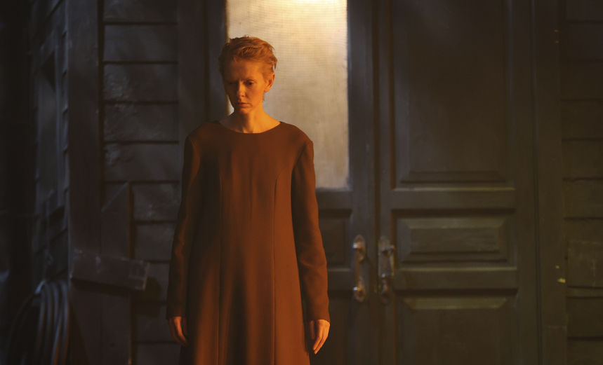 Я Была в дома и ждала, чтоб дождь пришел