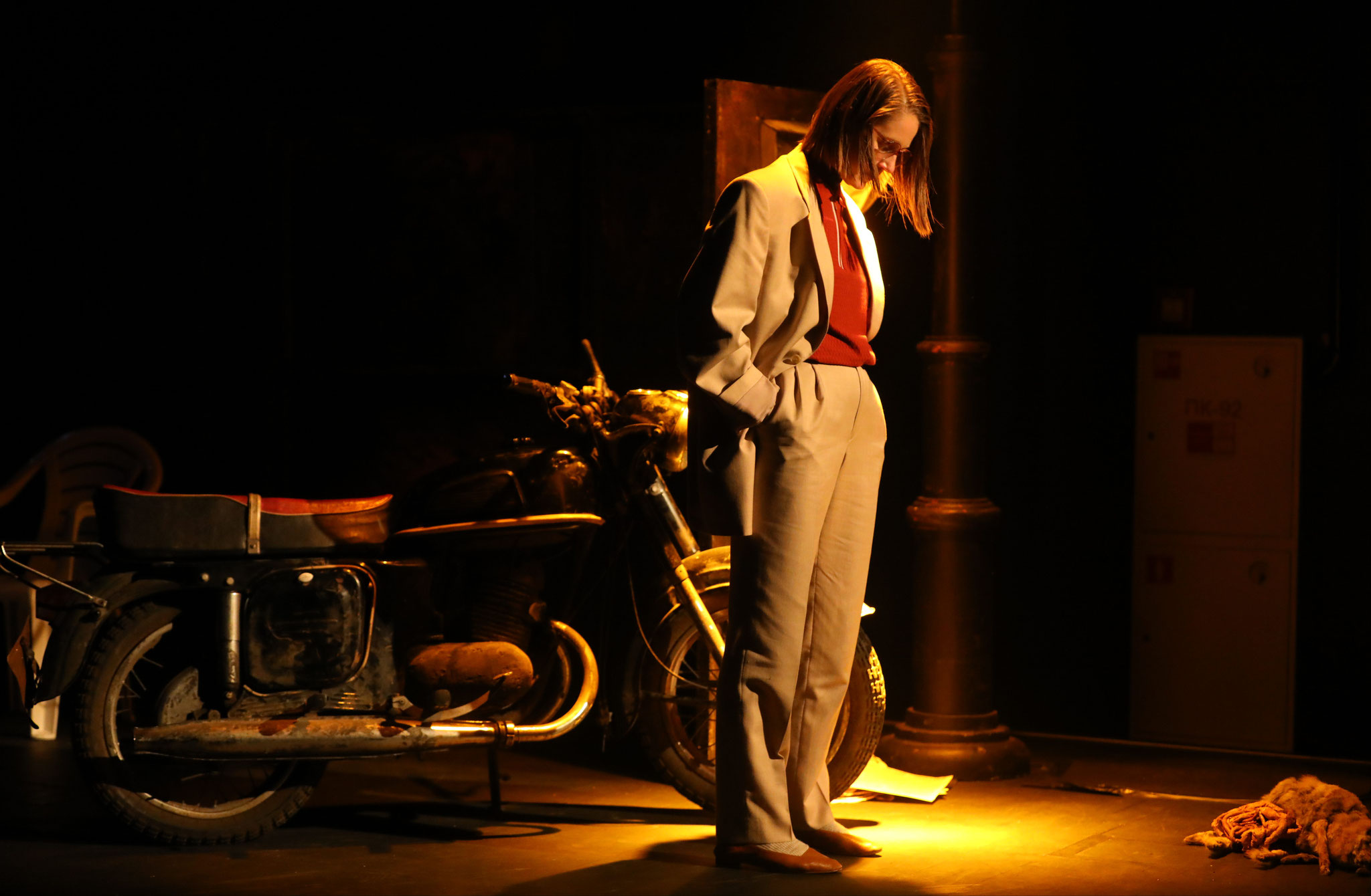 Я была в доме и ждала, чтоб дождь пришел