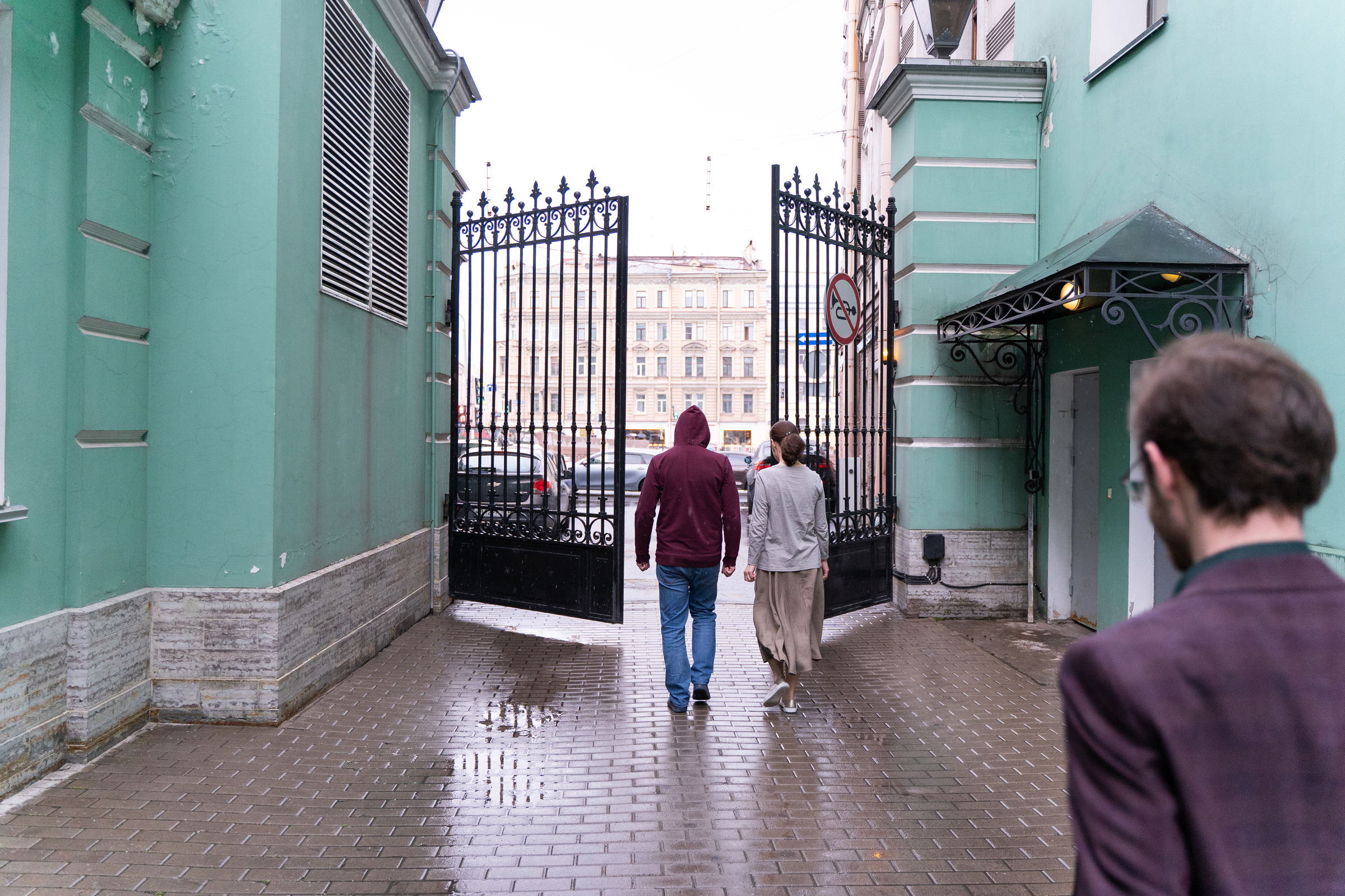 Лицом к стене