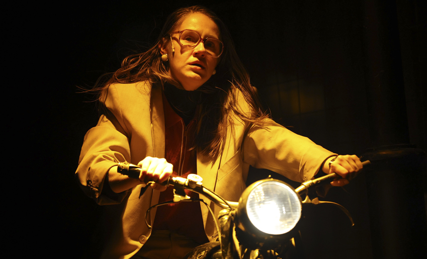 Я Была в дома и ждала, чтоб дождь пришел