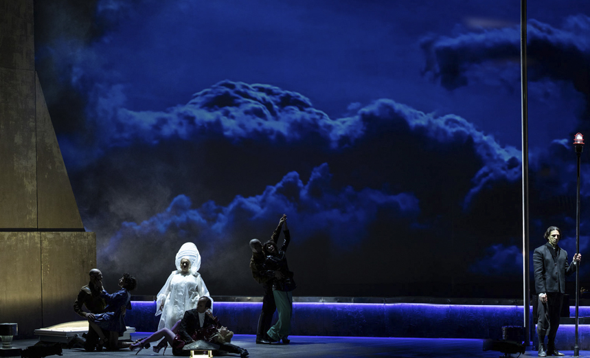 Жизнь впереди