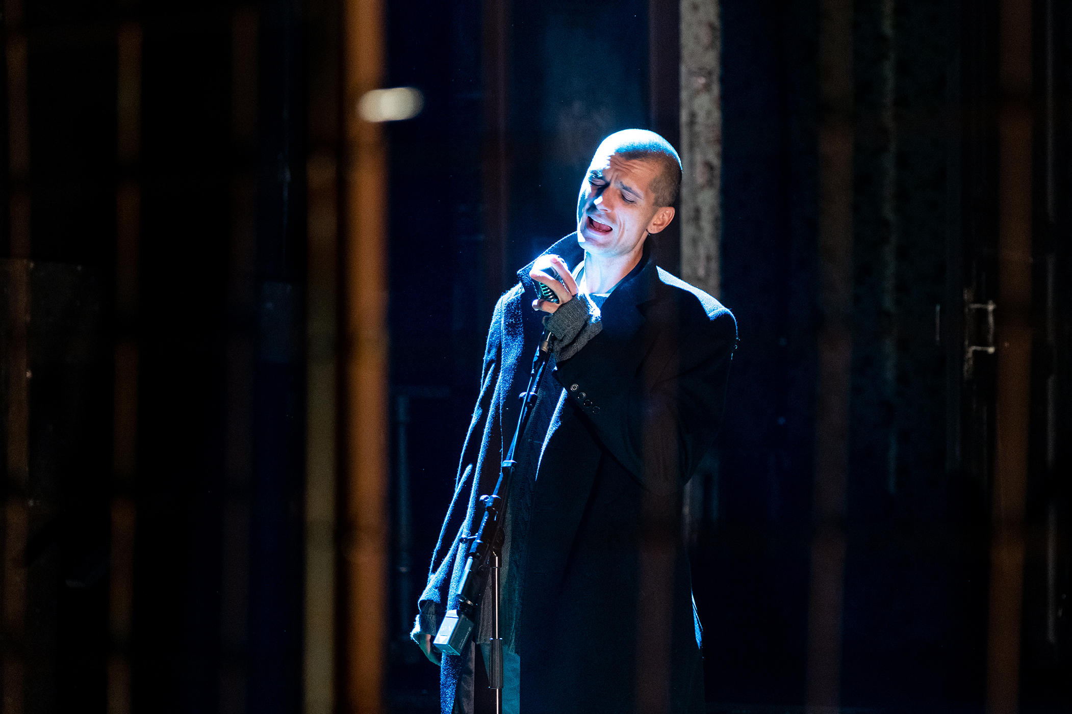 Я была в доме и ждала, чтоб дождь пришел